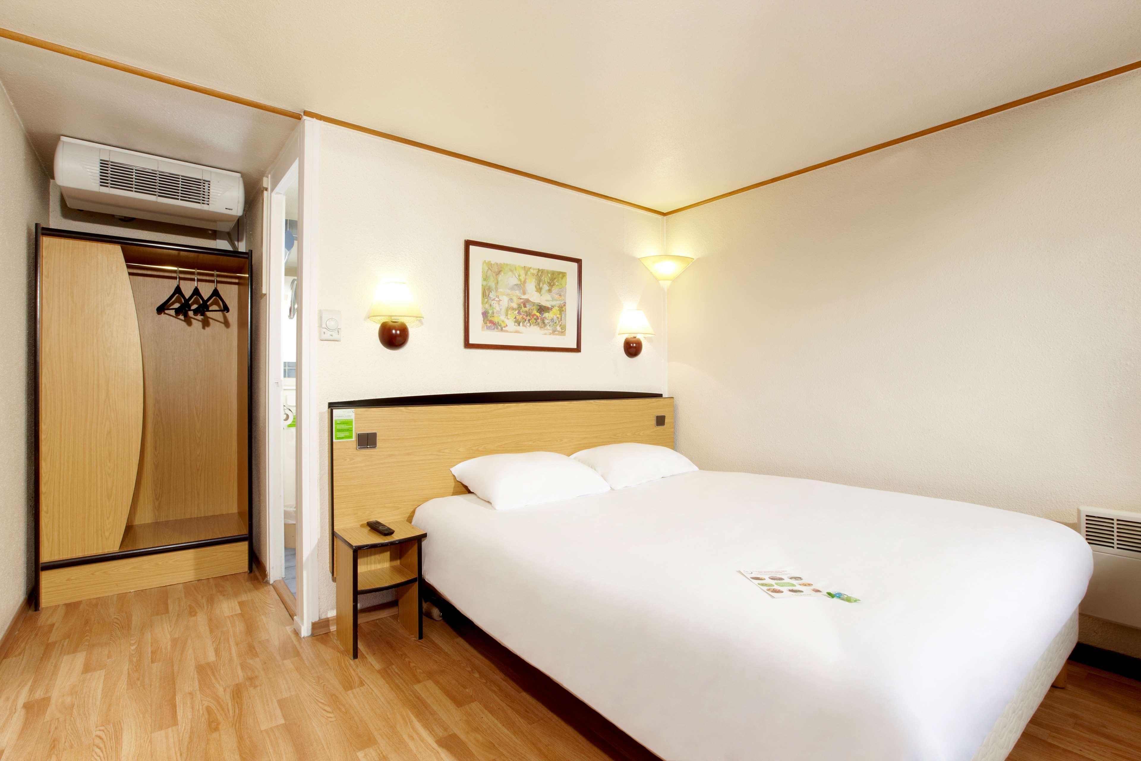 Campanile Calais Hotel Eksteriør billede